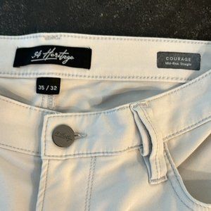 34 Heritage Courage Mid Rise Straight Leg size 35/32 NWT
